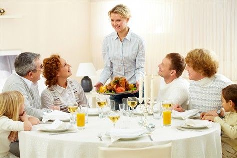 <b>אתה באמת רוצה להציע כשחמותך לעתיד שם? (צילום: shutterstock)</b>