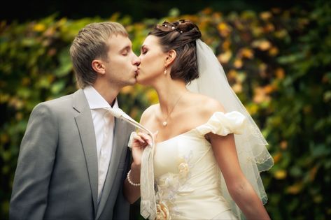 <b>החתן הוא חשוב, אבל מה עם כל המסביב? (צילום: shutterstock)</b>