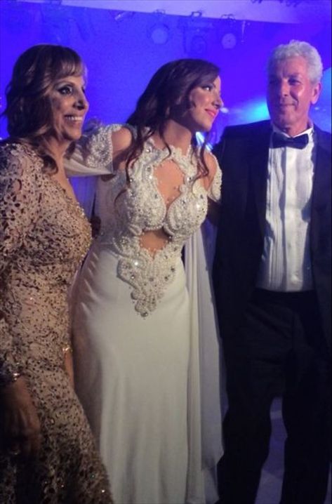 <b>שמלת הקולר השלישית של המעושרת (צילום: ששון משה)</b>