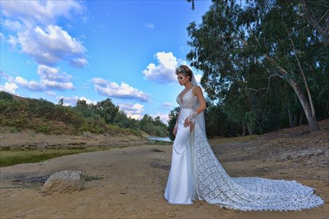 מתוך הקולקציה החדשה של גלית קורנר (צילום: פזית גואטה)